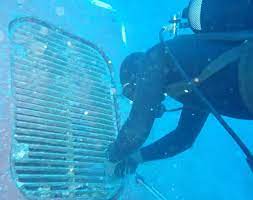PLUGGING/ UNPLUGGING SEACHEST VALVES AND OVERBORAD VALVES FOR REPAIRS OF ENGINE ROOM PIPES FOR VESSEL IN SON DUONG PORT - VIETNAM