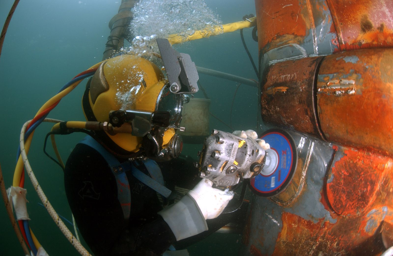 DIVING JOB FOR PLUGGING/UNPLUGGING FOR FABRICATION/ REPAIRS/ RENEWAL OF THE SUCTION MANIFOLD OF FIRE & GS PUMP FOR VESSEL IN SON DUONG PORT - VIET NAM